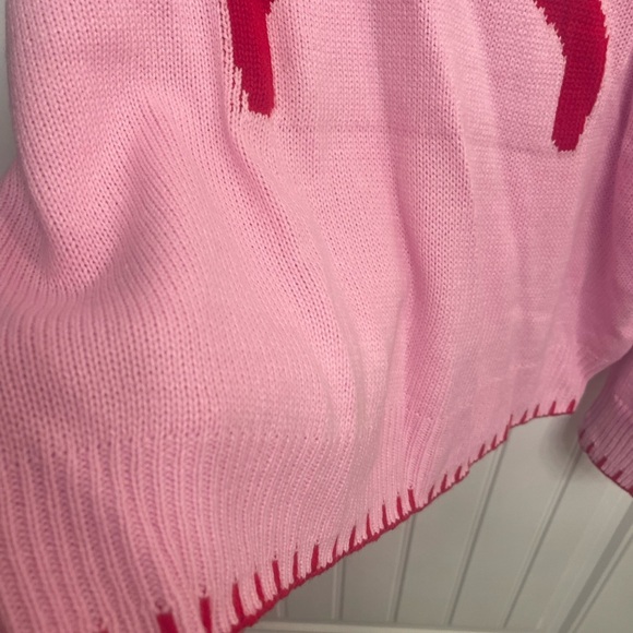 Calling all BOW LOVERS.  Pink crewneck w red bow and stitching accents. Size L - Picture 10 of 12
